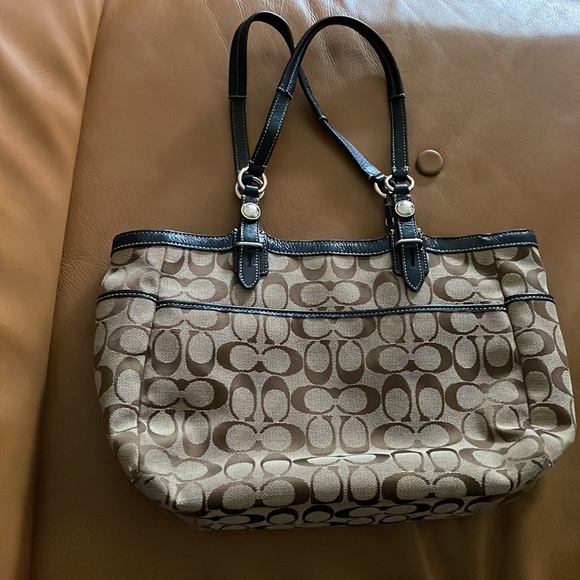 Coach Bag - Picture 2 of 10